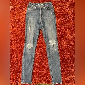 Levi’s 721 high rise skinny ripped jeans. Lightly used, size 26.